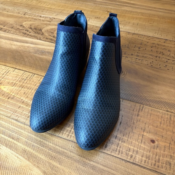 Betabrand Navy Diamond Jaquarad Patterned Ankle Booties - Picture 1 of 7